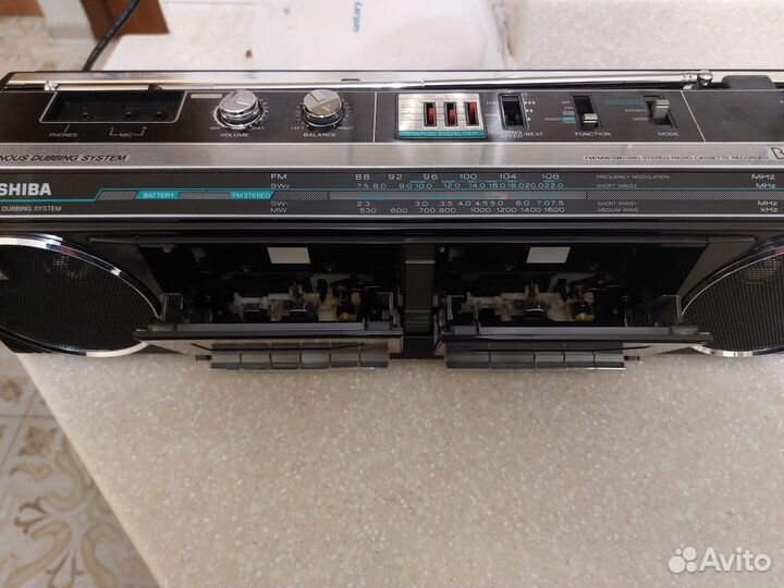 Кассетный магнитофон Toshiba