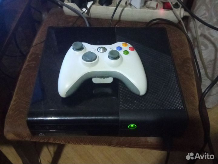 Приставка Xbox 360 e и 6 игр