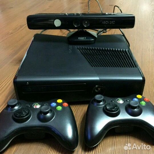 Xbox 360 (4+40Гб) Slim+Kinect (в коробке) Freeboot