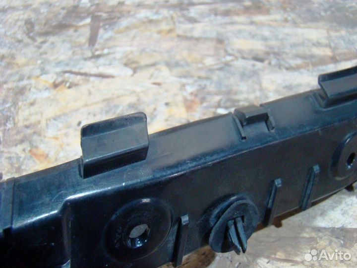 Ssang Yong Actyon Направляющая заднего бампера L