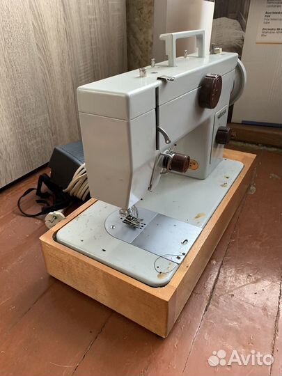 Швейная машинка Чайка 134А