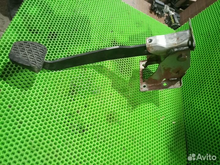 Педаль тормоза SsangYong Kyron Actyon