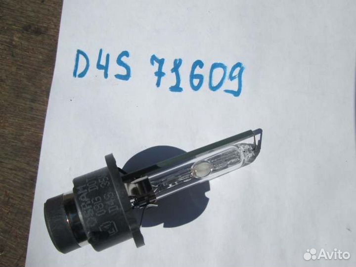 Лампа Toyota Prius ZVW30 2ZR-FXE 2012