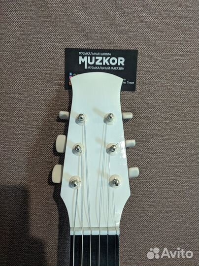 Гитара с чехлом