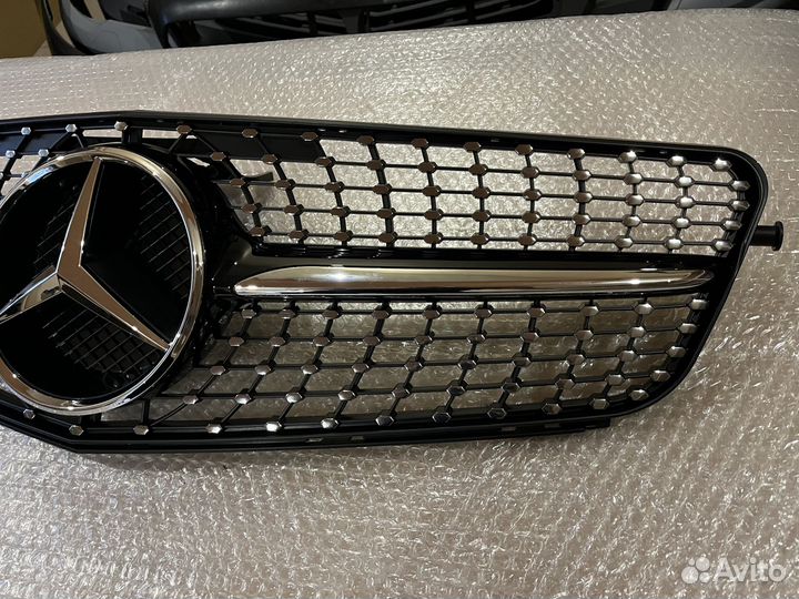 Облицовка радиатора Mercedes W204 диамант новая