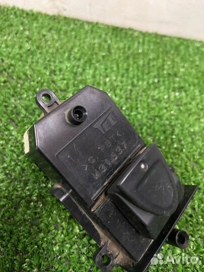 Кнопка стеклоподъемника задняя Honda civic 8 4d