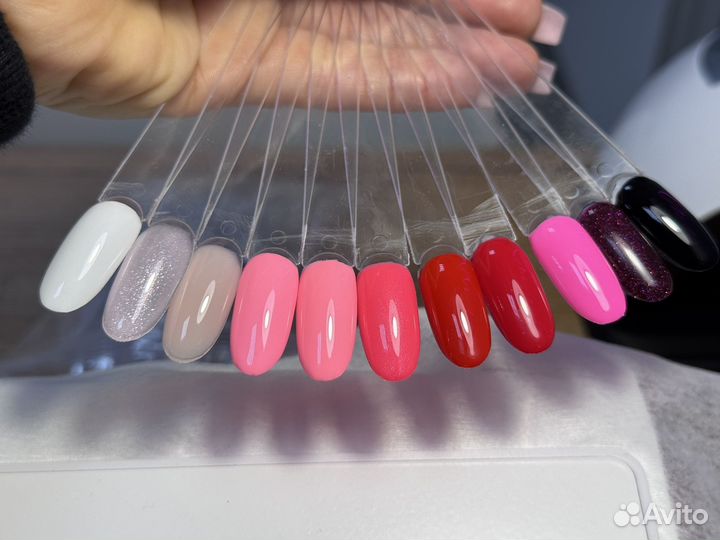 Модель на маникюр с покрытием гель лак