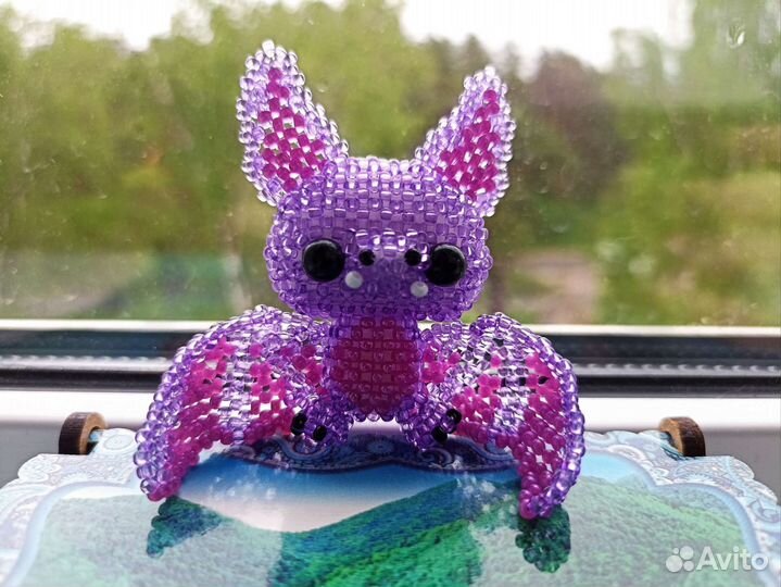 Миниатюрная фигурка из бисера 