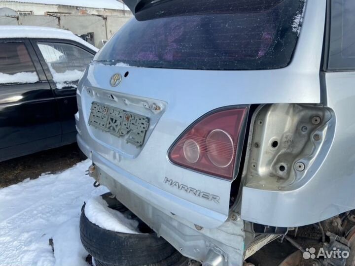 Дверь багажника задняя Toyota Harrier MCU15W 1mzfe