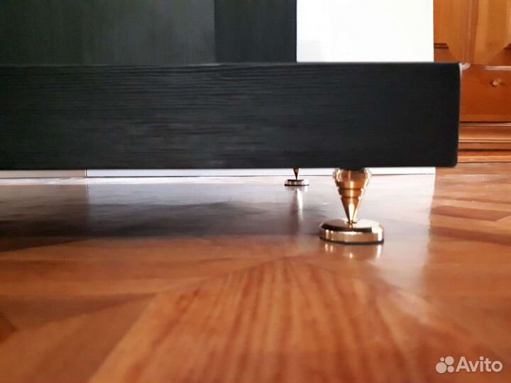 Подиум для виниловых проигрывателей