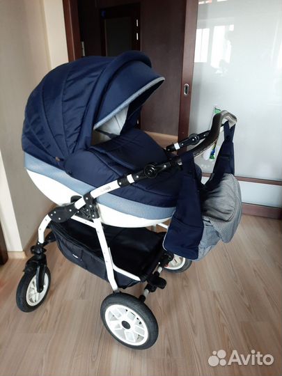 Коляска 2 в 1 Retrus Futuro Lux