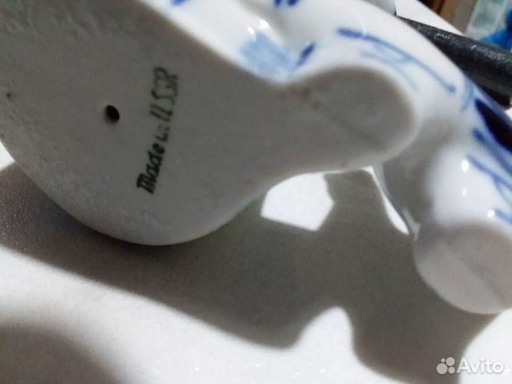 Фарфоровая статуэтка Гжель Птичница