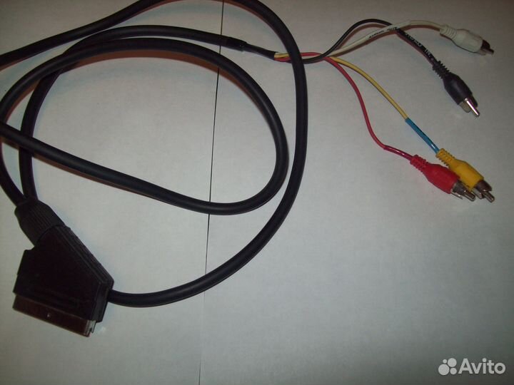 Коммутатор видео И аудио на 4 входа и шнуры