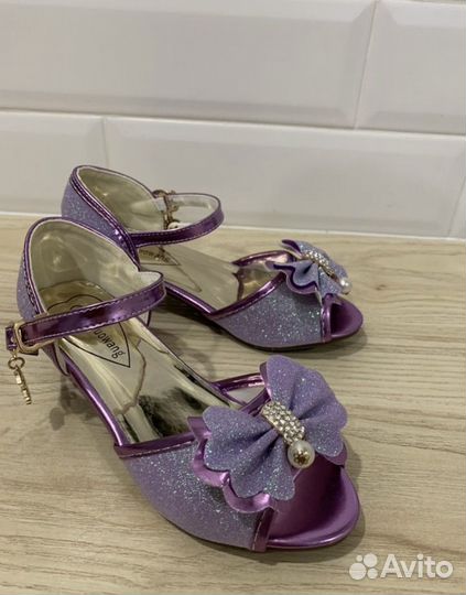 Нарядное платье для девочки 116-122 и туфельки