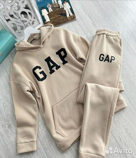 Женский спортивный костюм