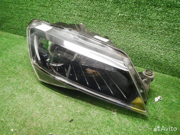 Фара правая Skoda Superb