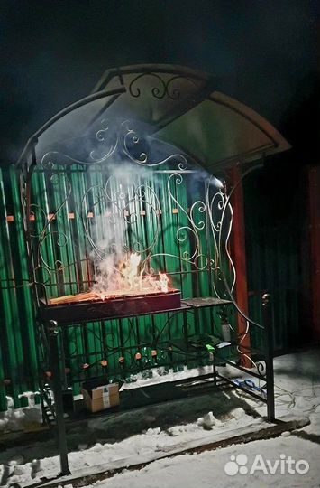 Мангал с крышей