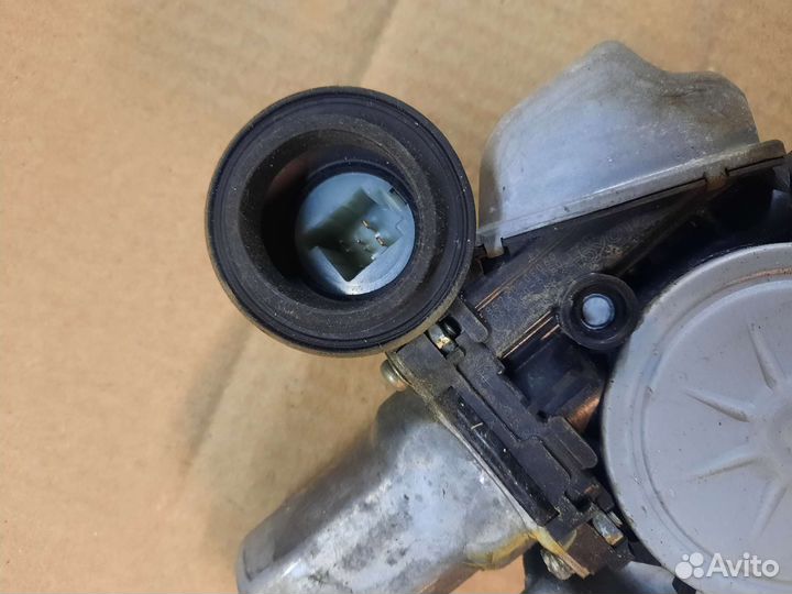 Стеклоподьемник передний левый highlander U50