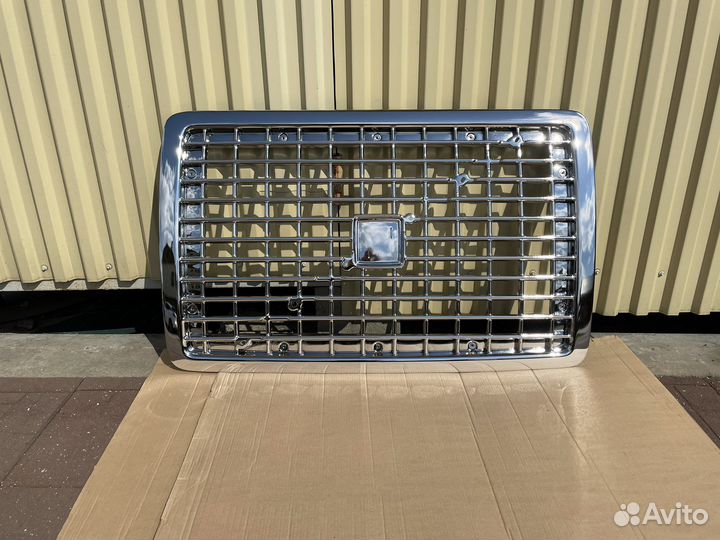 Решетка радиатора Volvo VNL 670-780 полный хром