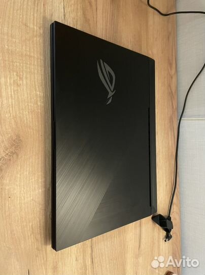Asus Rog strix Gl731G, i7,16gb,2060rtx, 144hz