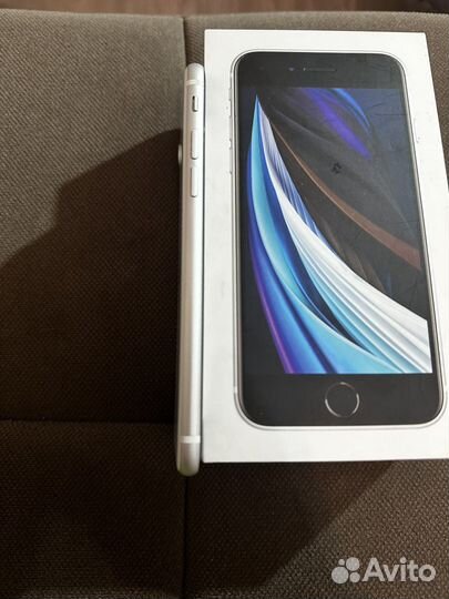 Телефон iPhone se 2020 64 gb