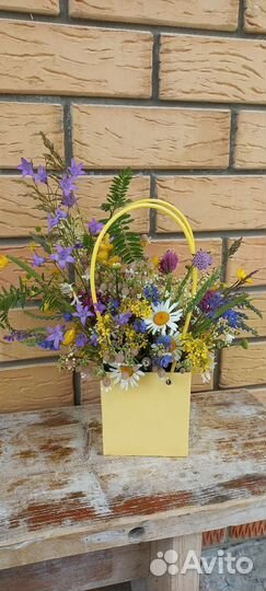 Букет из полевых цветов