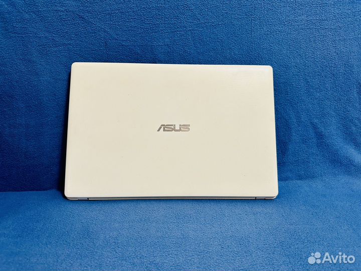 Ноутбук asus SSD/озу 4 Гб/ Video 1Гб