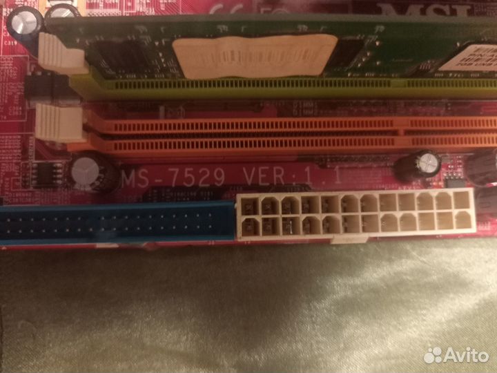 Материнская плата с процессором и памятью