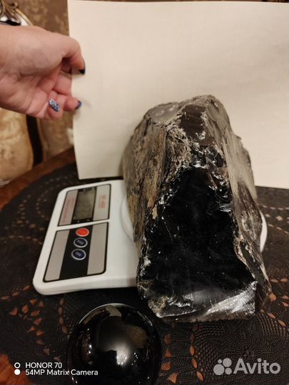 Обсидиан необработанный камень