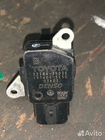 Датчик расхода воздуха Toyota Corolla e15