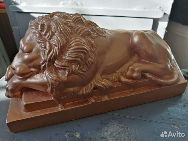 Статуэтки львов
