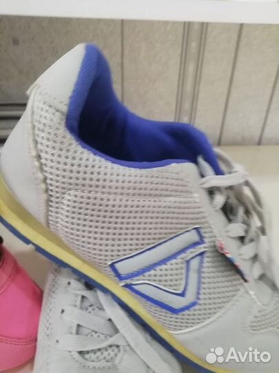 Кроссовки женские