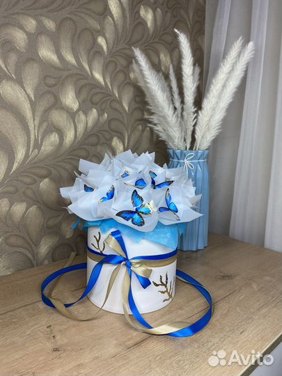 Букет из бабочек в коробке