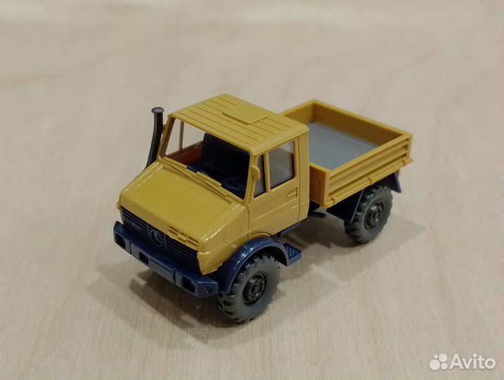 A25) Mercedes Benz Unimog, с кузовом
