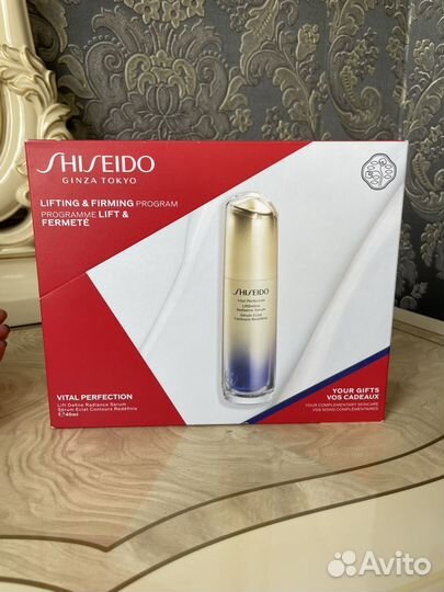 Наборы уходовой косметики Shiseido, Clarins