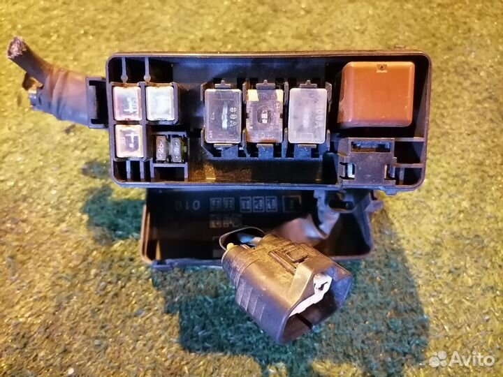 Блок предохранителей 82620-28220 Toyota Alphard AN