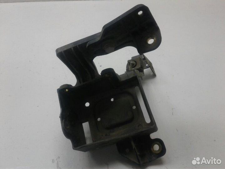 Кронштейн Opel Astra H Z16XER 2007