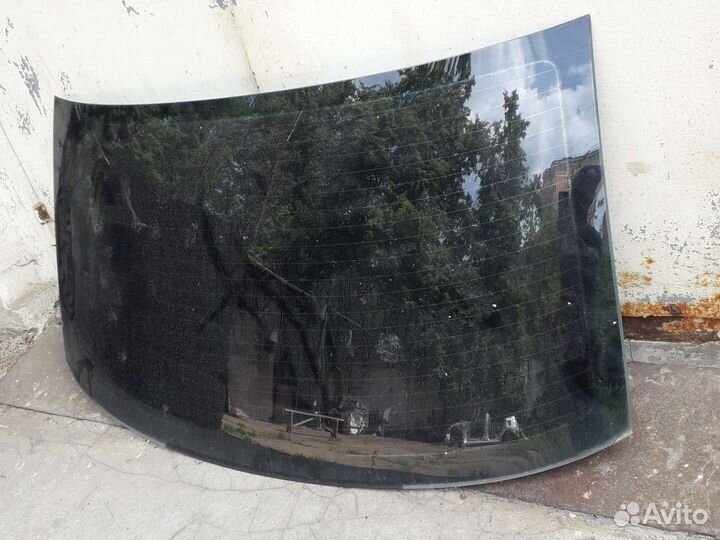 Стекло заднее Volkswagen Polo