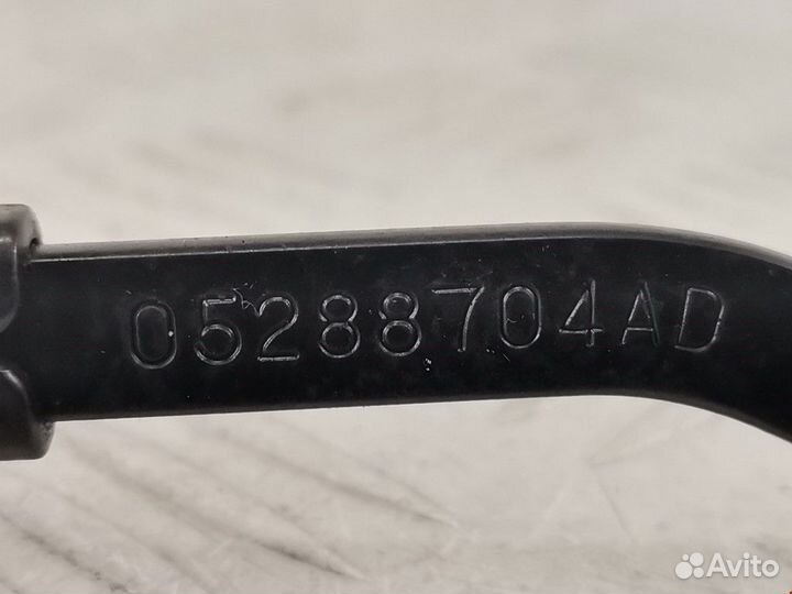 Щеткодержатель задний Chrysler Grand Voyager