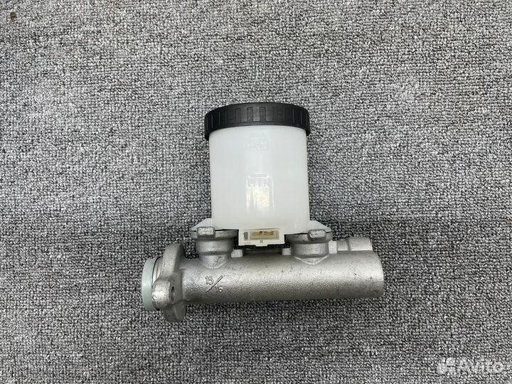 Главный тормозной цилиндр 46010-92G00. Nissan