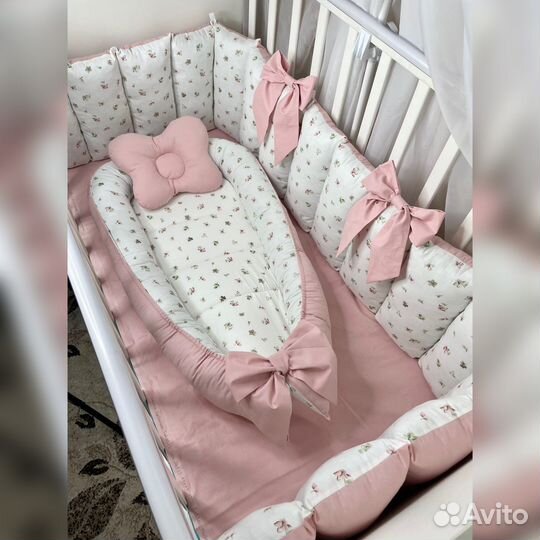 Комплект в кроватку новый