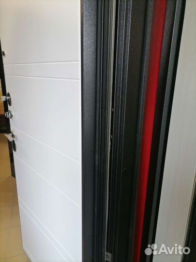 Дверь входная Берлога Тринити