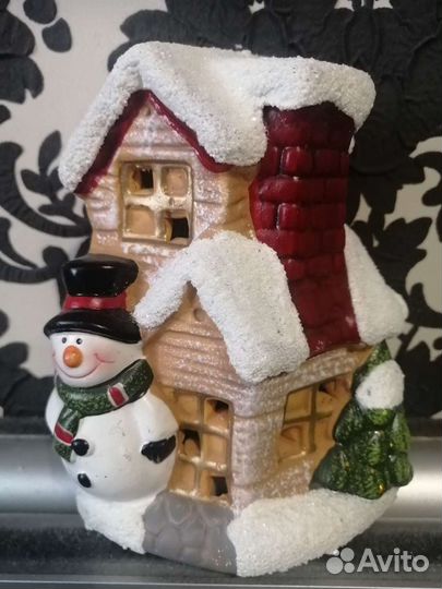 Домик со снеговиком