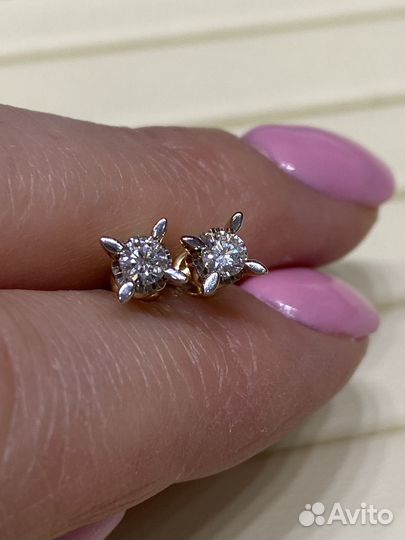 Золотые пусеты с якутскими бриллиантами 0.26ct