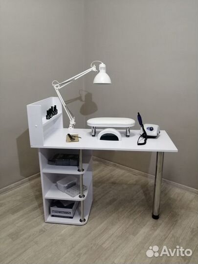 Маникюрный стол с полочками новый от производителя