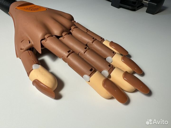 Тренировочная рука для маникюра