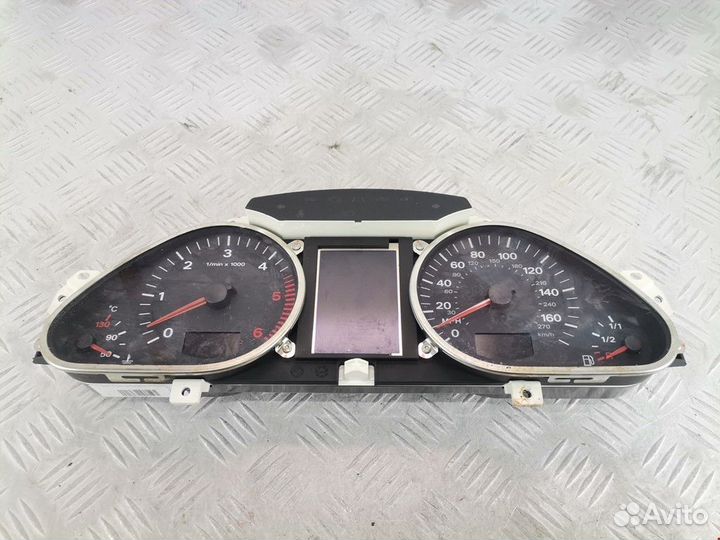 Щиток приборов (приборная панель) Audi A6 4F/C6