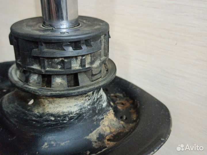 Амортизаторная стойка mersedes w204