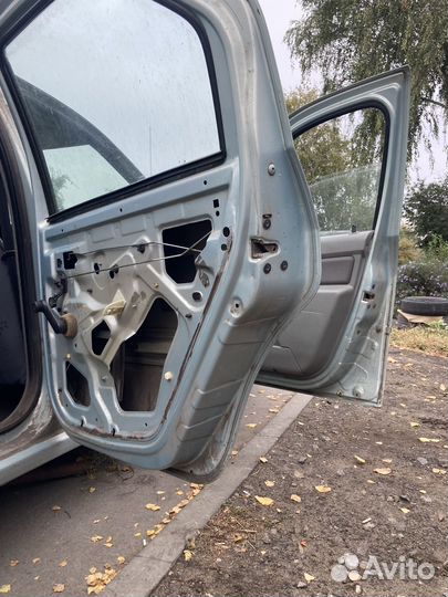 Дверь рено логан 1,6 K7MF710. В разборе