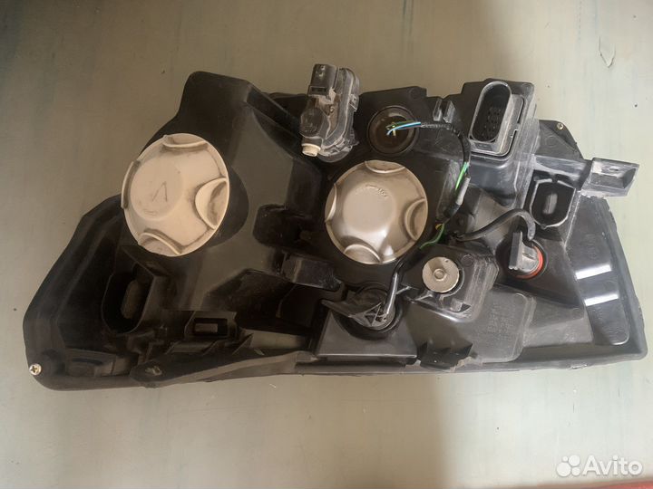 Фара левая и правая веста